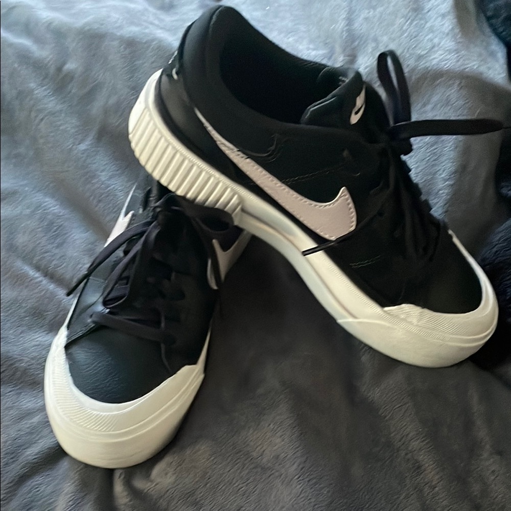 Nike Black and pink  Shoes 6.5